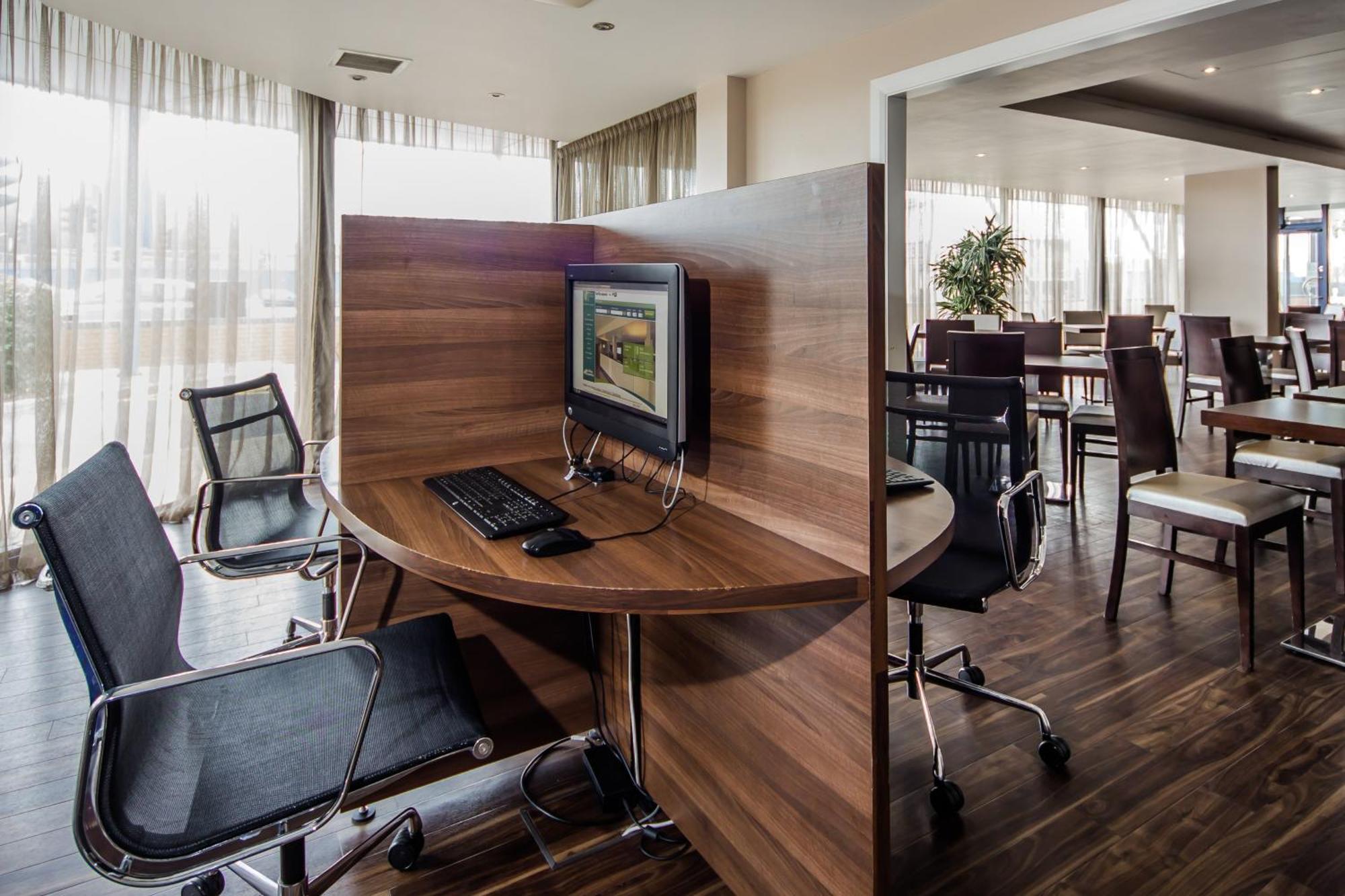 Holiday Inn Express Royal Docks By Ihg Лондон Екстер'єр фото