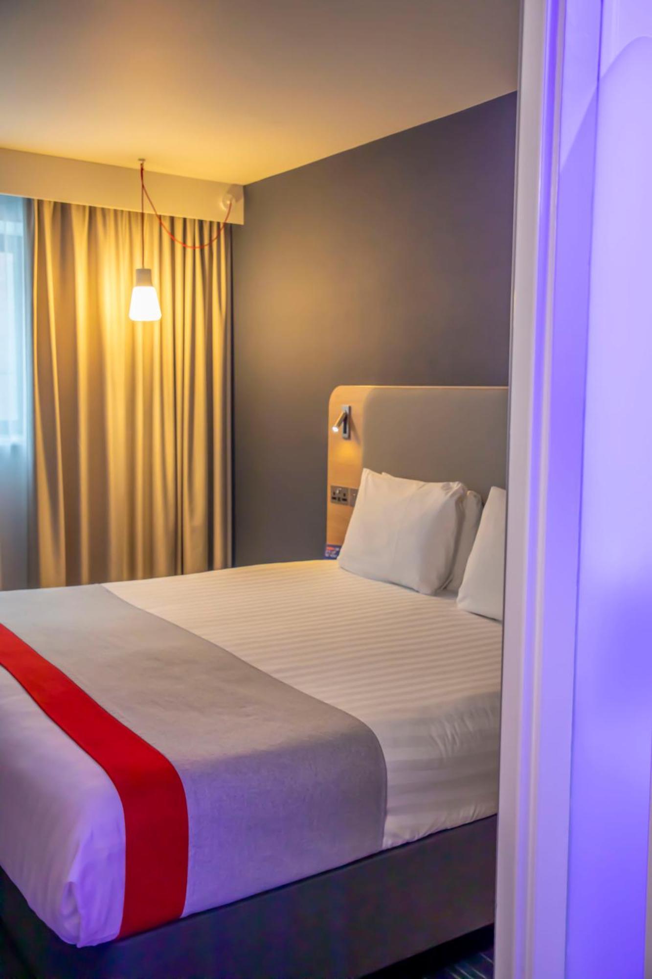 Holiday Inn Express Royal Docks By Ihg Лондон Екстер'єр фото