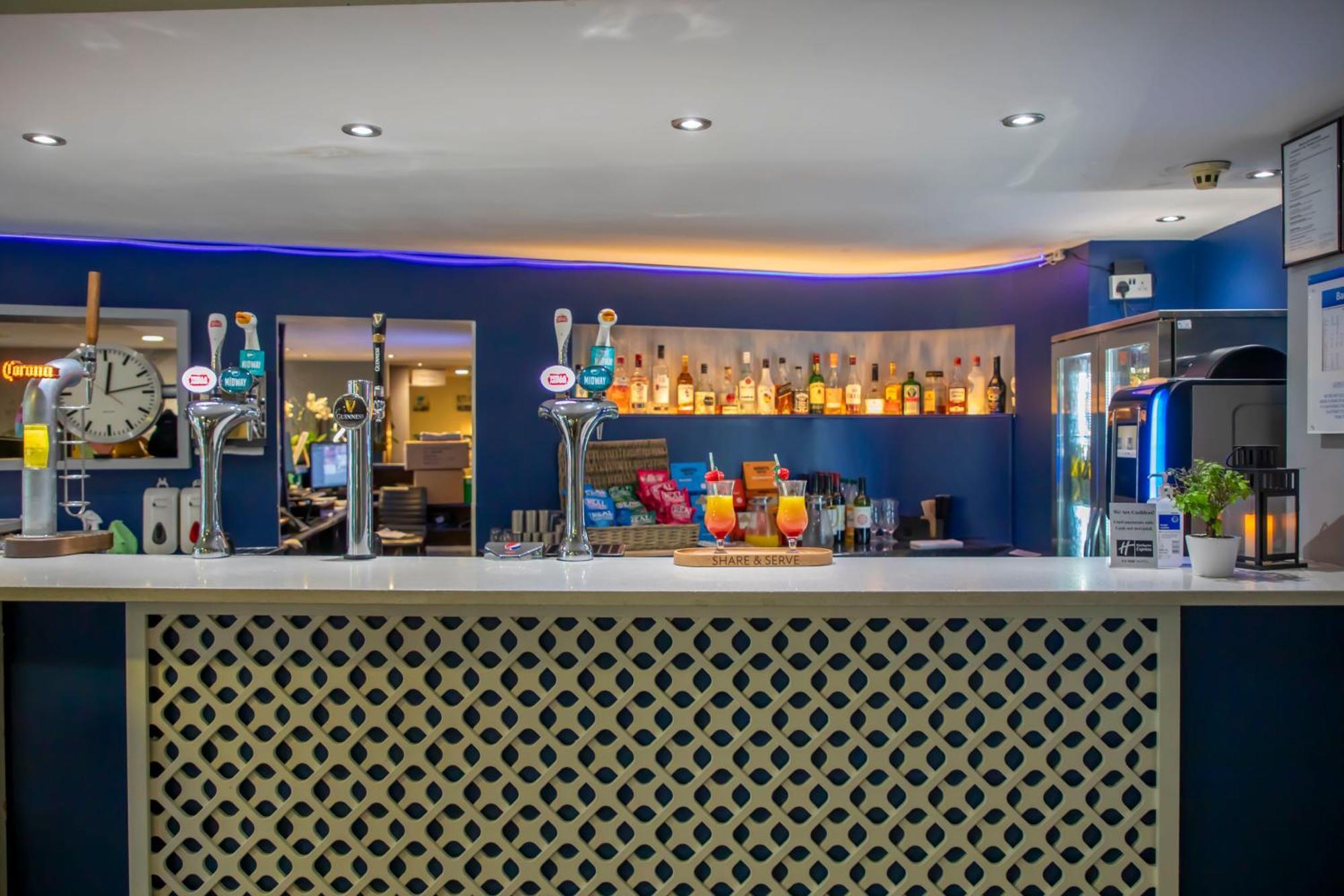 Holiday Inn Express Royal Docks By Ihg Лондон Екстер'єр фото