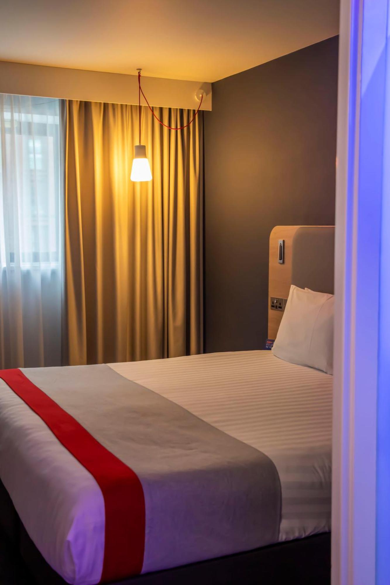 Holiday Inn Express Royal Docks By Ihg Лондон Екстер'єр фото